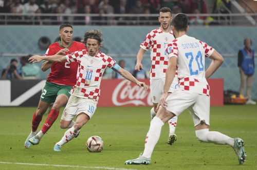 国米官方：恰尔汗奥卢当选与维罗纳一役队内最佳球员（国际米兰官宣：恰尔汗奥卢当选对阵维罗纳一战队内最佳球员）