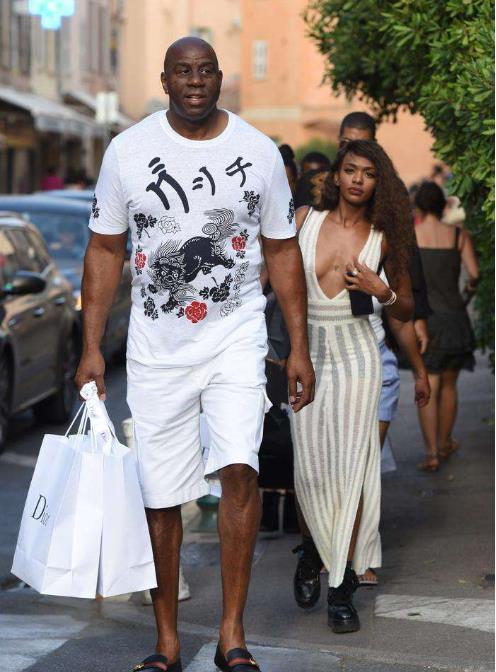 三分一箭穿心，全场沸腾（一记三分穿网，全场瞬间引爆）