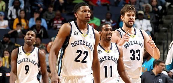 官方：AC米兰主帅阿莱格里当选意甲11月最佳教练（意甲11月最佳教练出炉：AC米兰主帅阿莱格里当选）