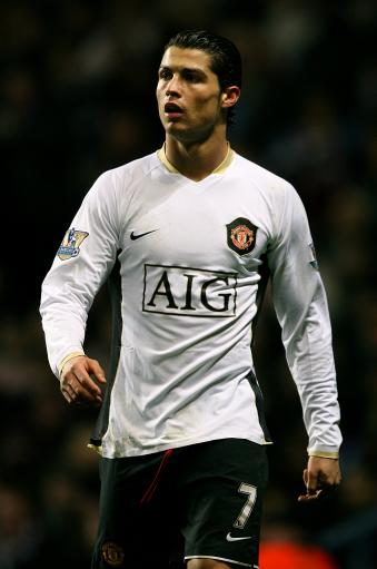 邮报：奥纳纳和埃托奥长期有矛盾；姆伯莫预计是喀麦隆新队长（邮报：奥纳纳与埃托奥矛盾由来已久，姆伯莫有望出任喀麦隆新队长）